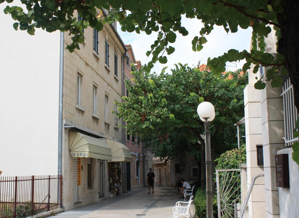 Old Town Apartment Omiš Exteriör bild