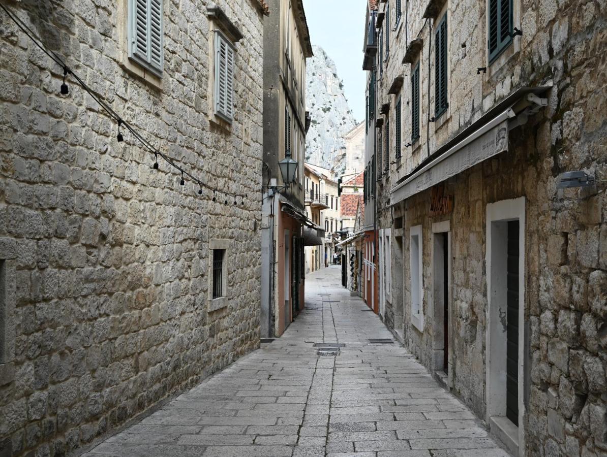 Old Town Apartment Omiš Exteriör bild